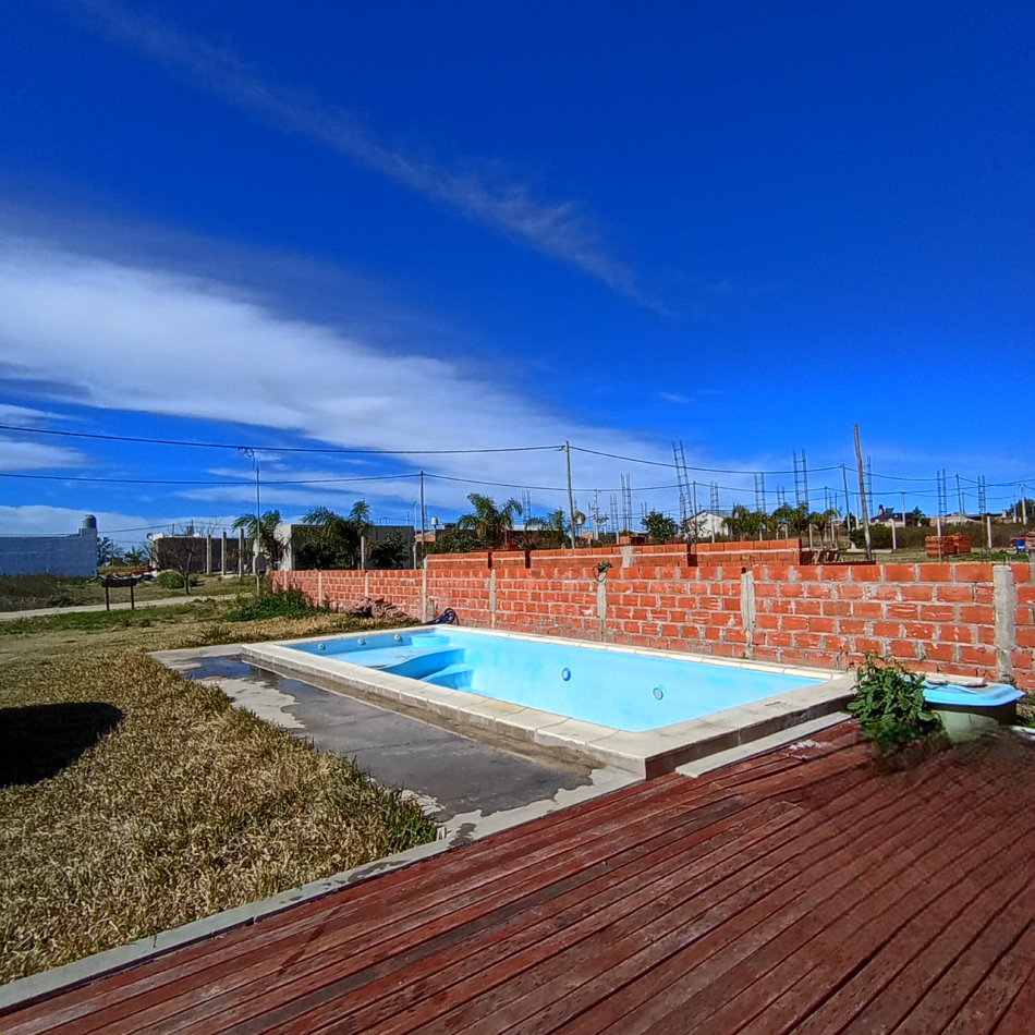 CASA CON QUINCHO Y PILETA