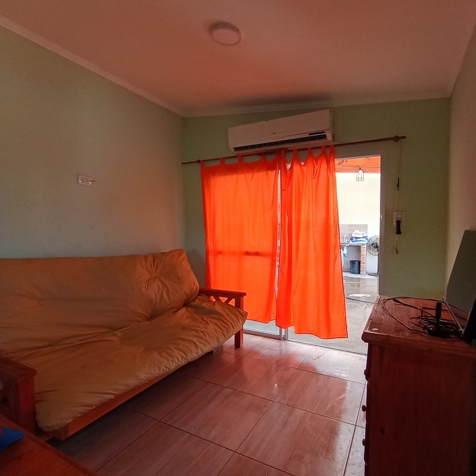 CASA CON QUINCHO Y PILETA