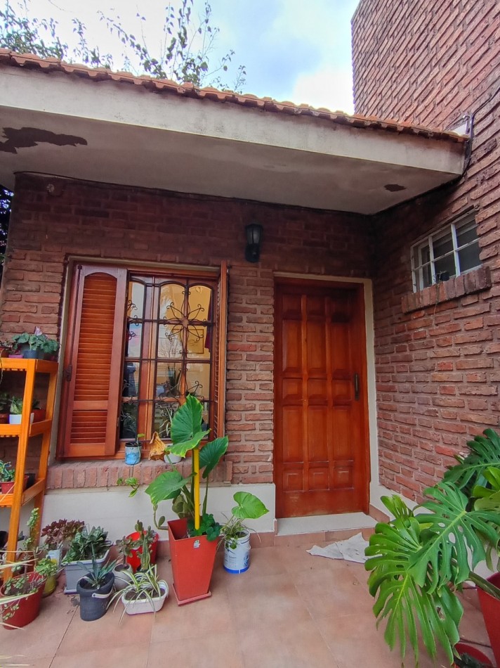 UBICACION + CONFORT: AMPLIA CASA CON PILETA