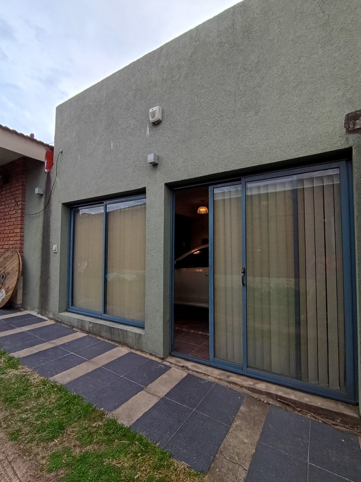 UBICACION + CONFORT: AMPLIA CASA CON PILETA