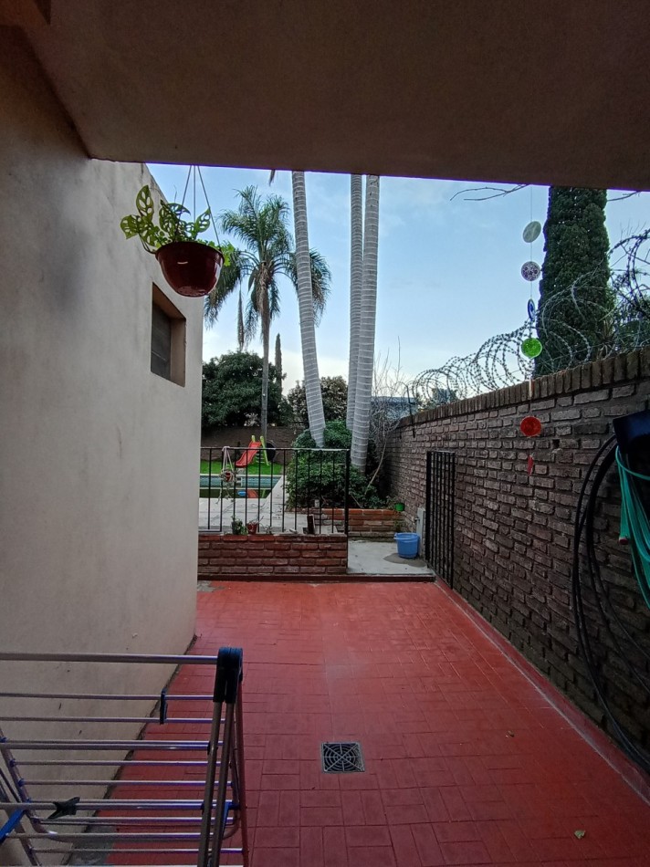 UBICACION + CONFORT: AMPLIA CASA CON PILETA